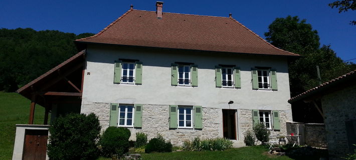 Rénovation d'une maison Dauphinoise et ses annexes en pierre et pisé .