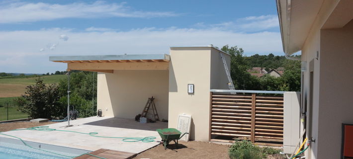 Conception et realisation d'une piscine avec local technique et terrasse couverte