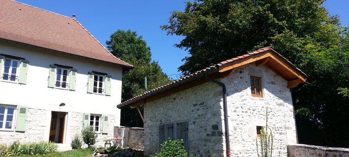 Rénovation d'une maison Dauphinoise et ses annexes en pierre et pisé .