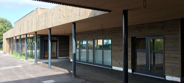 Renovation d'un groupe scolaire et construction d'une école maternelle