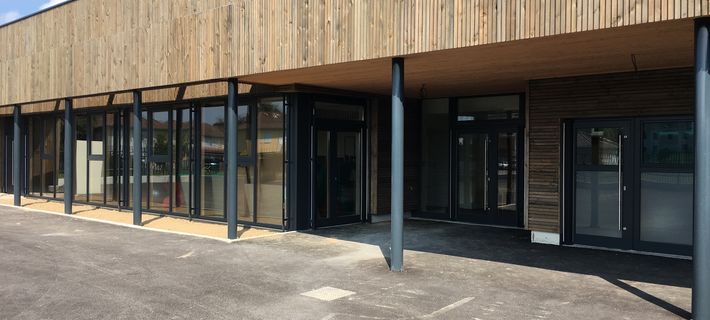 Renovation d'un groupe scolaire et construction d'une école maternelle