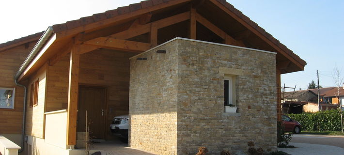 Maison neuve ossature bois, pierre et tuiles terre cuites